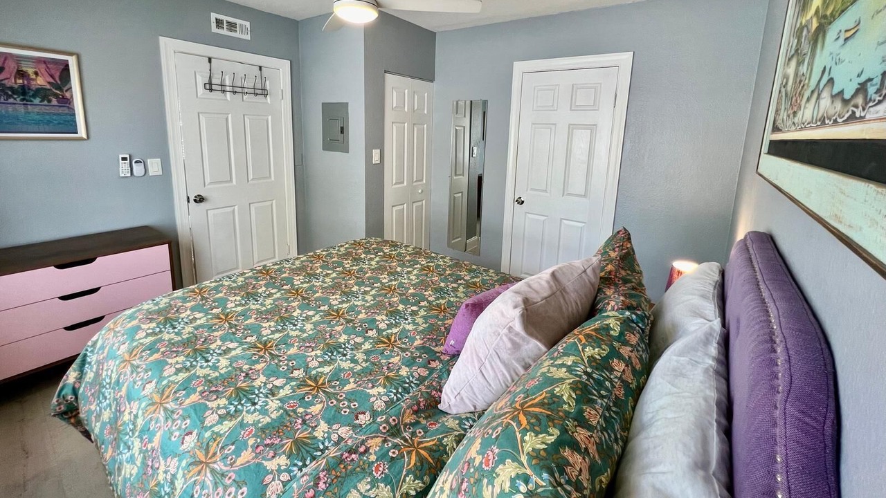 Photo of Bedroom in Parrot Cove