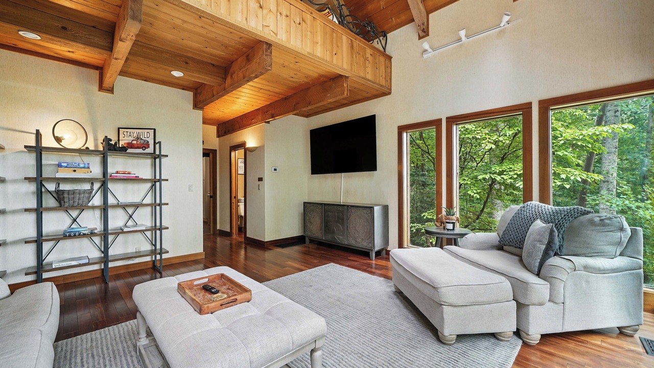 Photo of Livingroom in Dahlonega