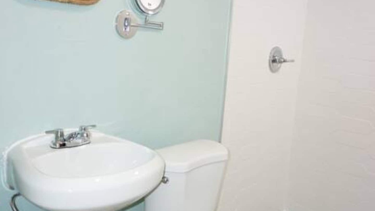 Photo of Bathroom in Smith's Memento