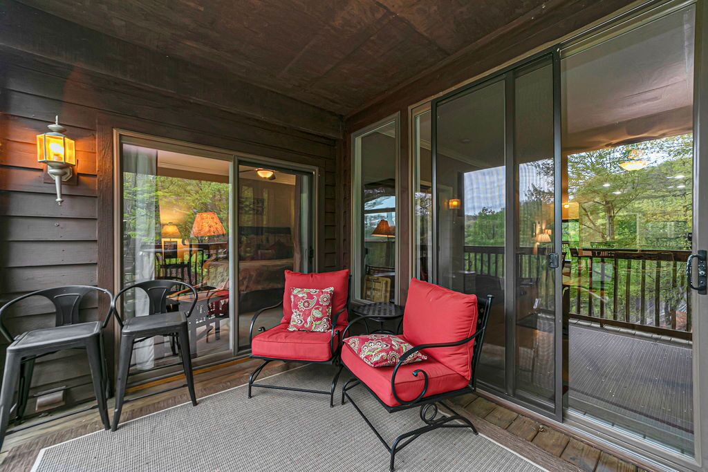 Photo of Patio Balcony in Lake Toxaway