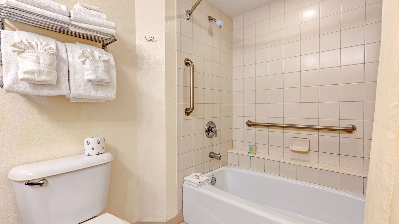 Photo of Bathroom in Ortona Park