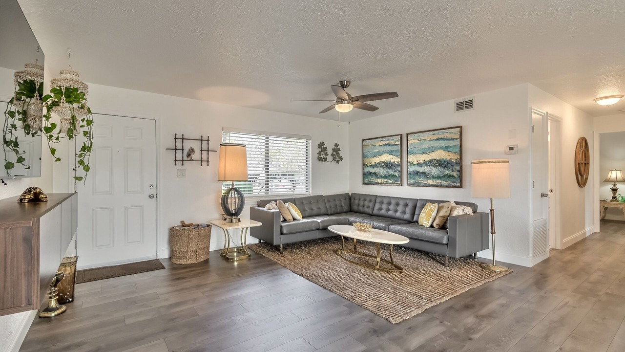 Photo of Livingroom in Edgewater