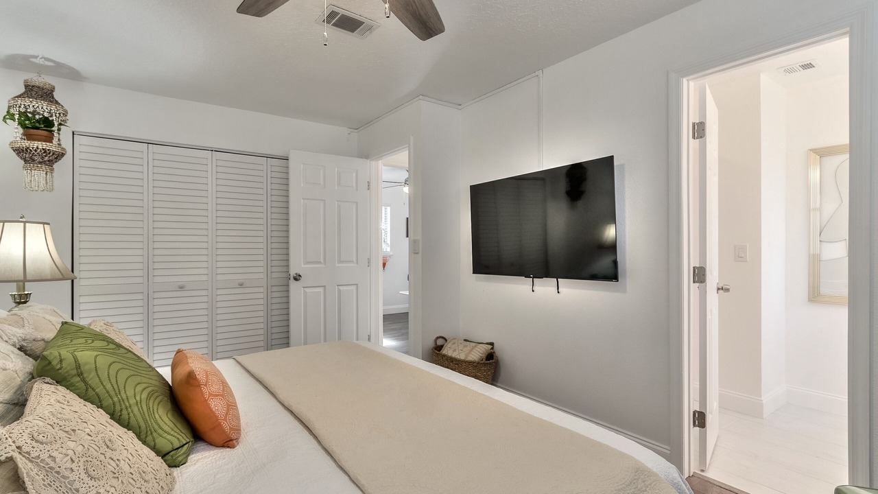 Photo of Bedroom in Edgewater