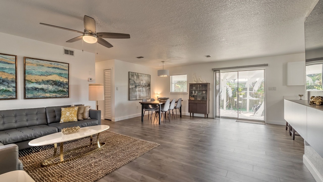 Photo of Livingroom in Edgewater