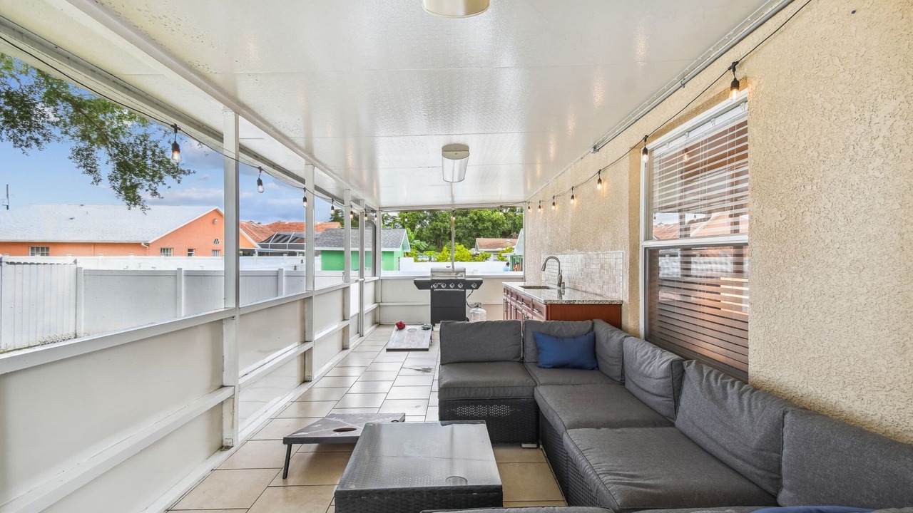 Photo of Patio Balcony in Pinecrest West Park