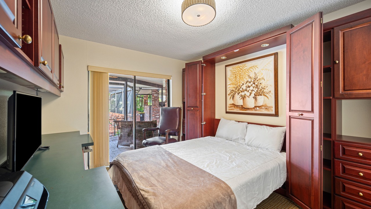 Photo of Bedroom in Cypress Gardens