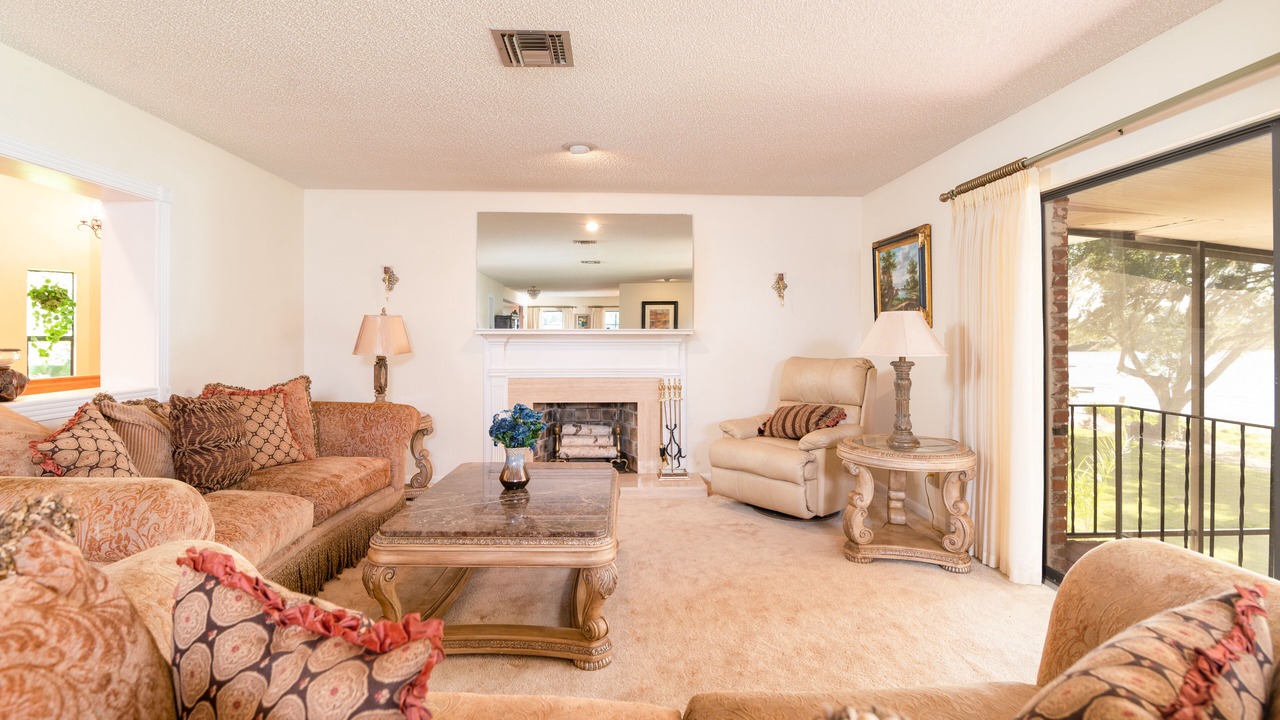 Photo of Livingroom in Cypress Gardens