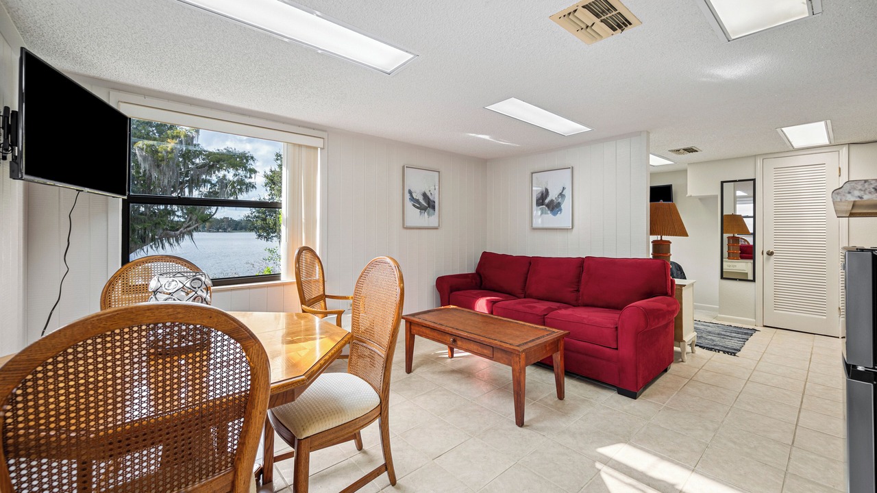 Photo of Livingroom in Cypress Gardens