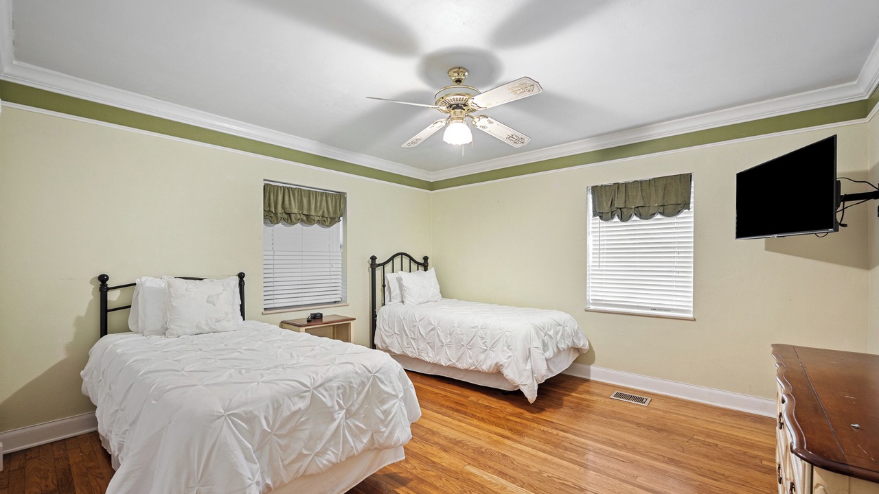 Photo of Bedroom in Cypress Gardens
