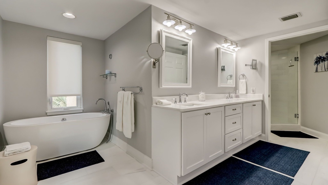 Photo of Bathroom in Fernandina Beach