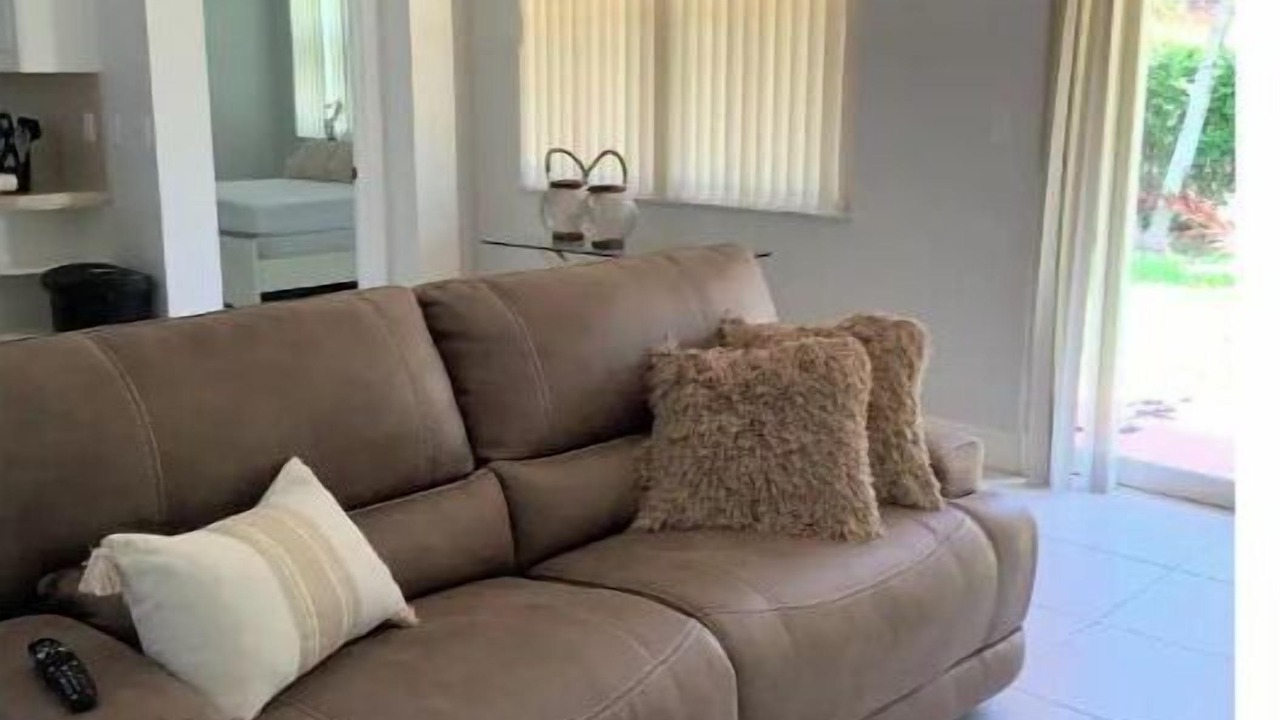 Photo of Livingroom in Ludlam