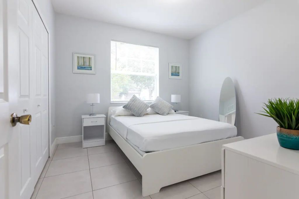 Photo of Bedroom in Ludlam