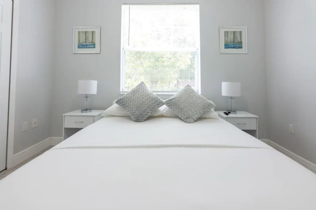 Photo of Bedroom in Ludlam