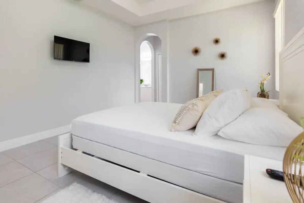 Photo of Bedroom in Ludlam