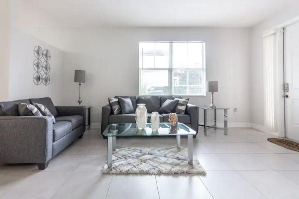 Photo of Livingroom in Ludlam