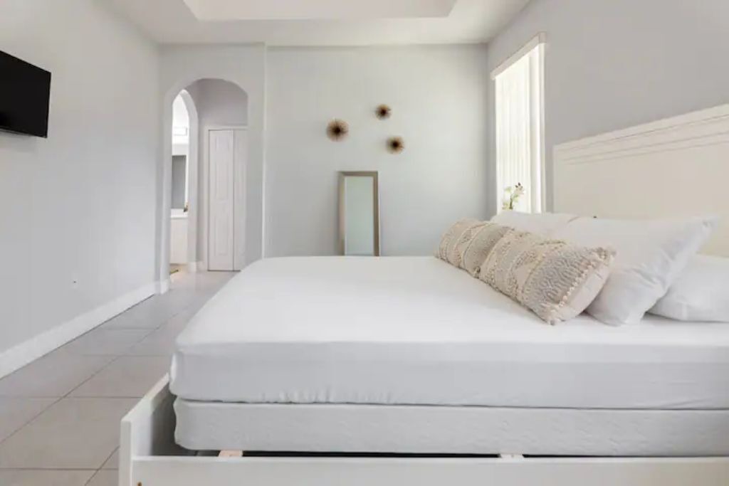 Photo of Bedroom in Ludlam