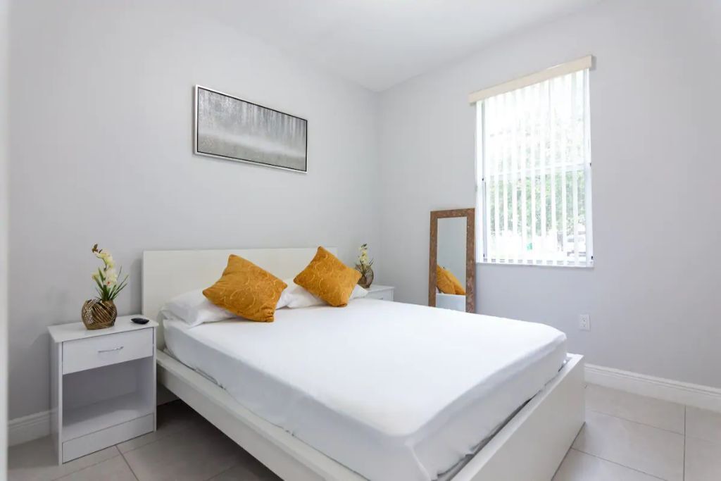 Photo of Bedroom in Ludlam