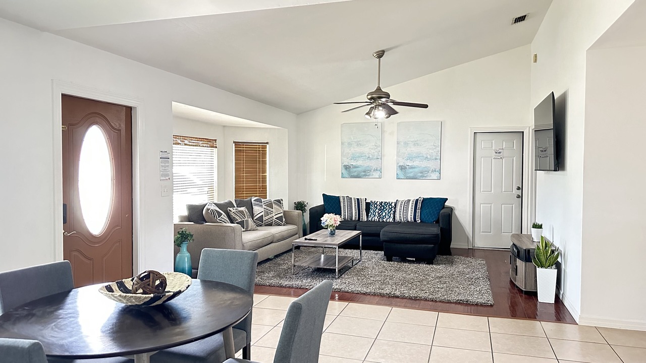 Photo of Livingroom in Golden Gate
