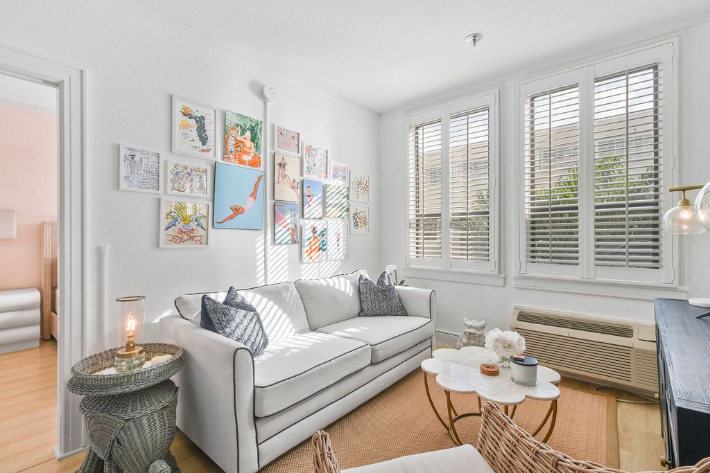 Photo of Livingroom in Palm Beach - West Palm Beach