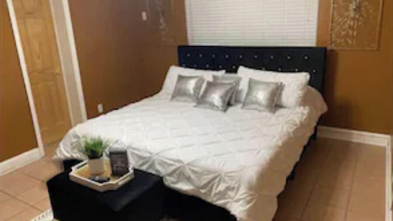 Photo of Bedroom in Ludlam