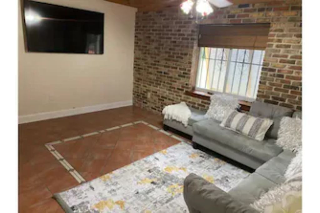 Photo of Livingroom in Ludlam