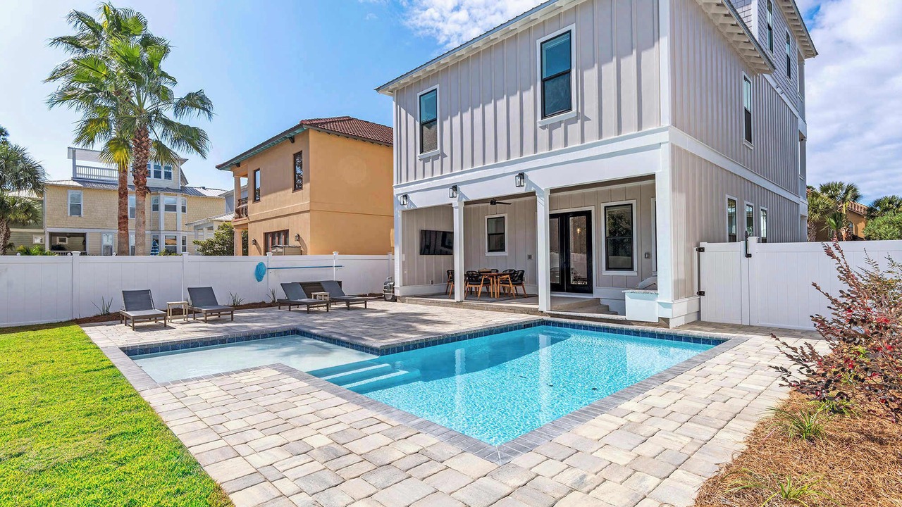 Photo of Outdoor in Emerald Waters Village