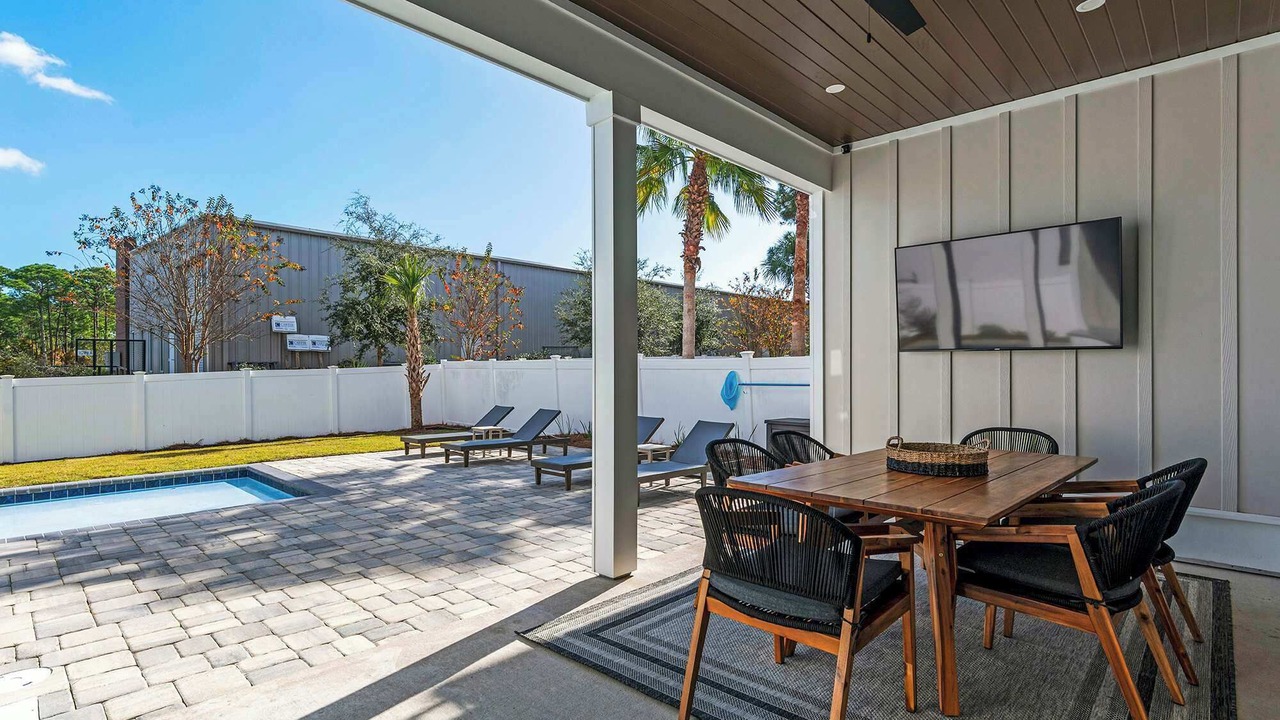 Photo of Outdoor in Emerald Waters Village