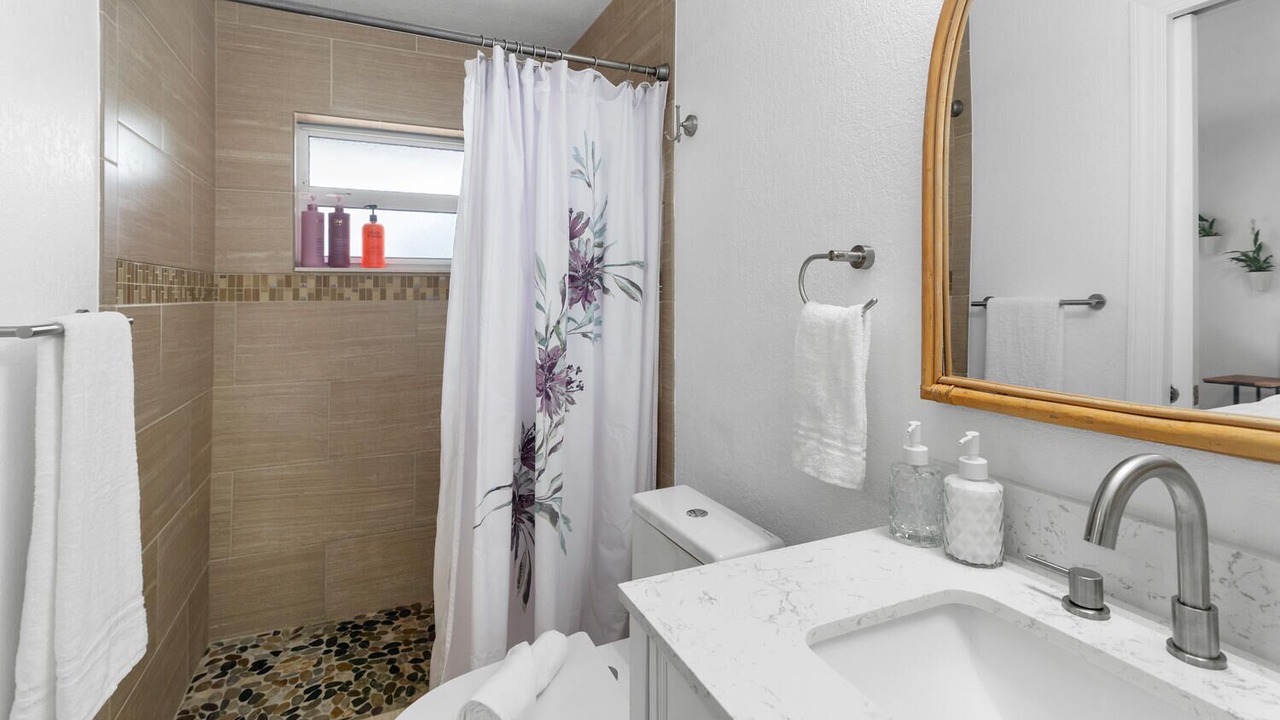 Photo of Bathroom in Poinsettia Heights