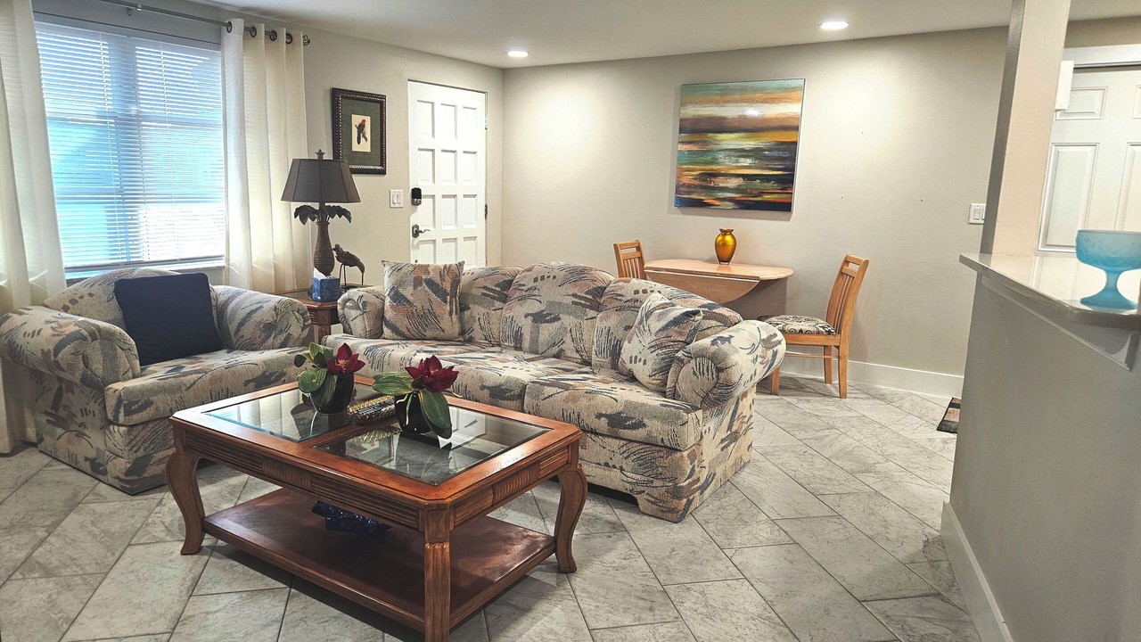 Photo of Livingroom in Golden Beach