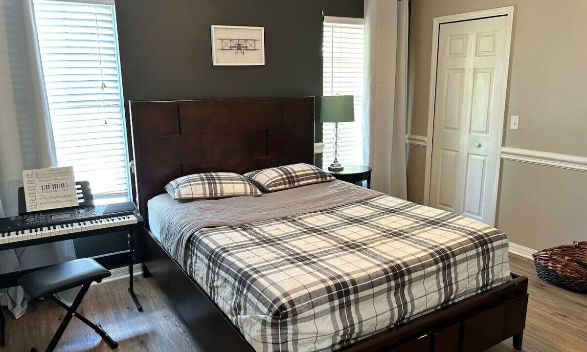 Photo of Bedroom in Regal Oaks