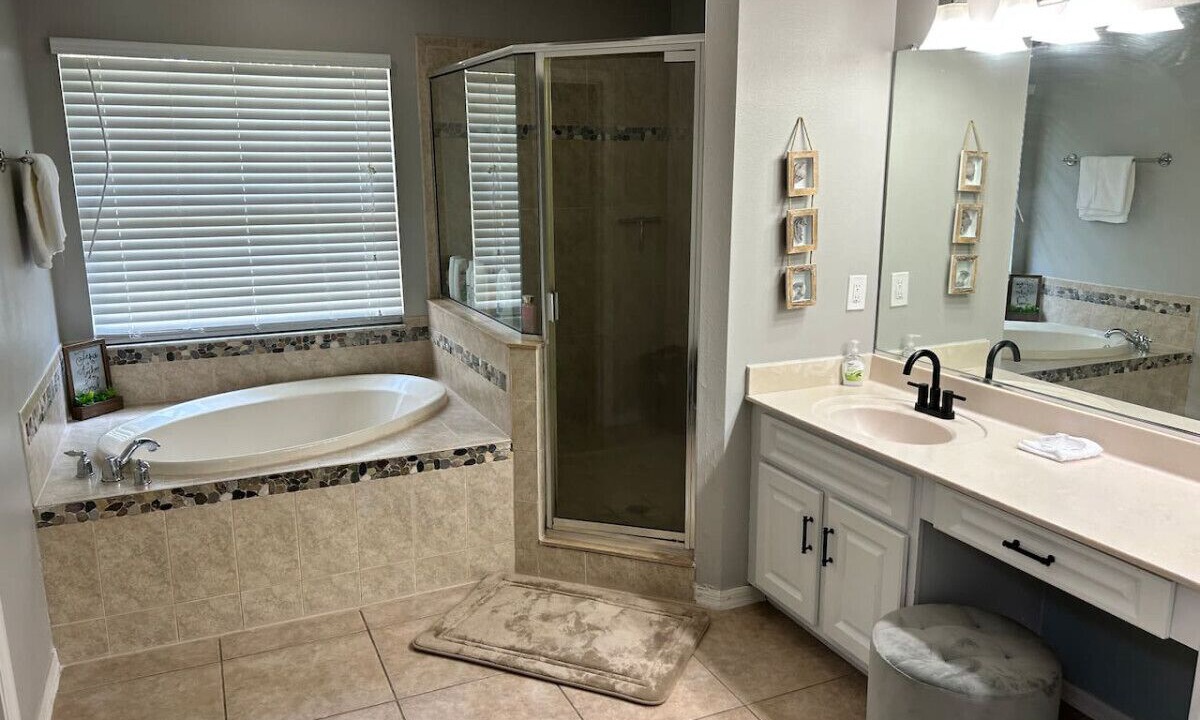 Photo of Bathroom in Regal Oaks