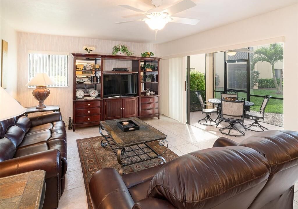 Photo of Livingroom in Pelican Bay