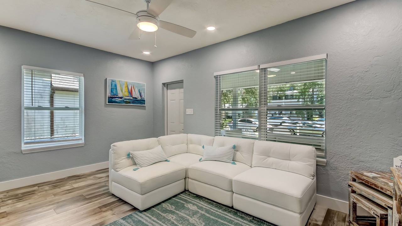 Photo of Livingroom in Historic District