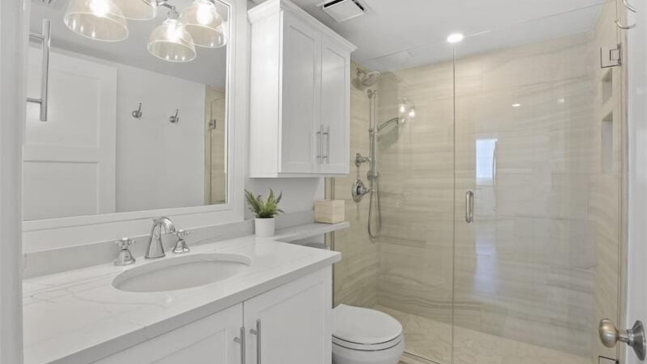 Photo of Bathroom in Park Shore