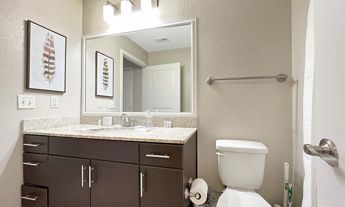 Photo of Bathroom in Carver City - Lincoln Gardens