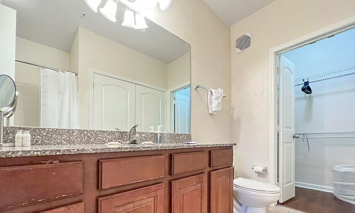Photo of Bathroom in Carver City - Lincoln Gardens