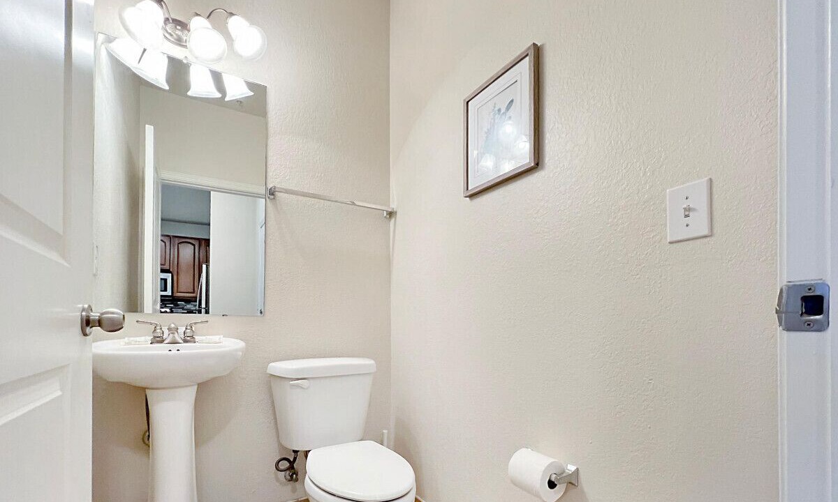 Photo of Bathroom in Carver City - Lincoln Gardens