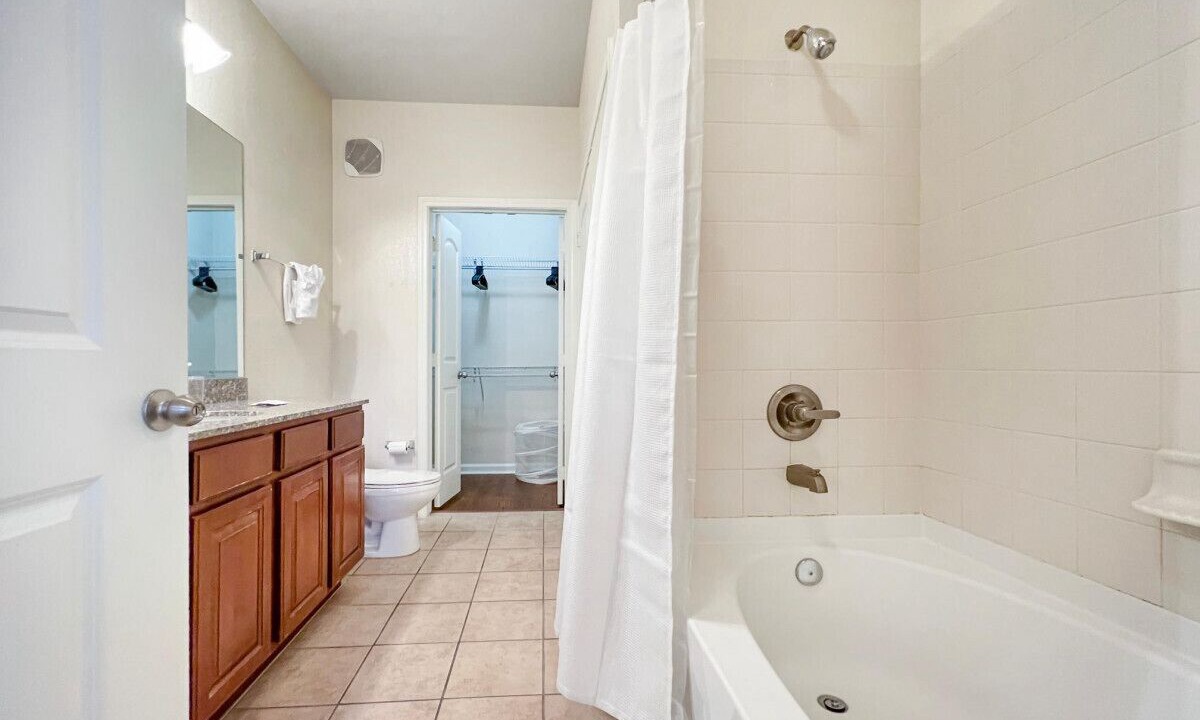 Photo of Bathroom in Carver City - Lincoln Gardens