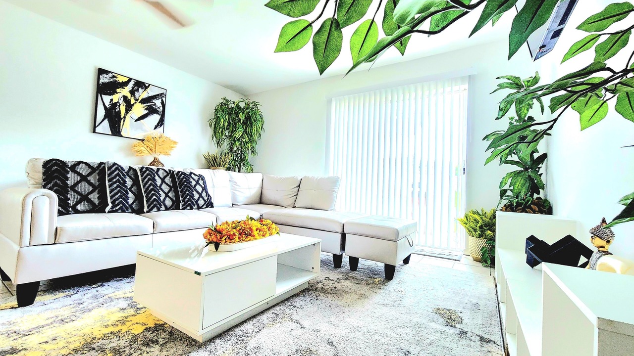 Photo of Livingroom in Lochmoor Waterway Estates