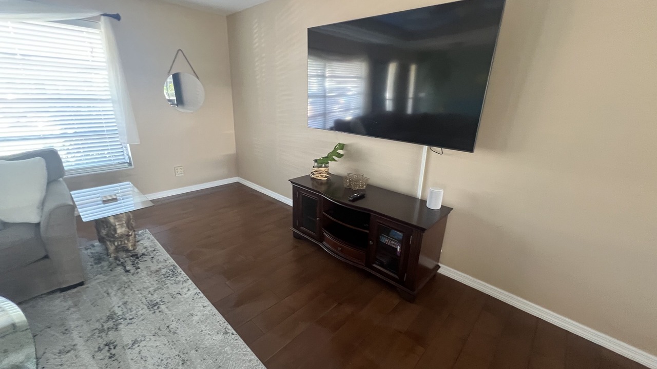 Photo of Livingroom in Cypress Lake