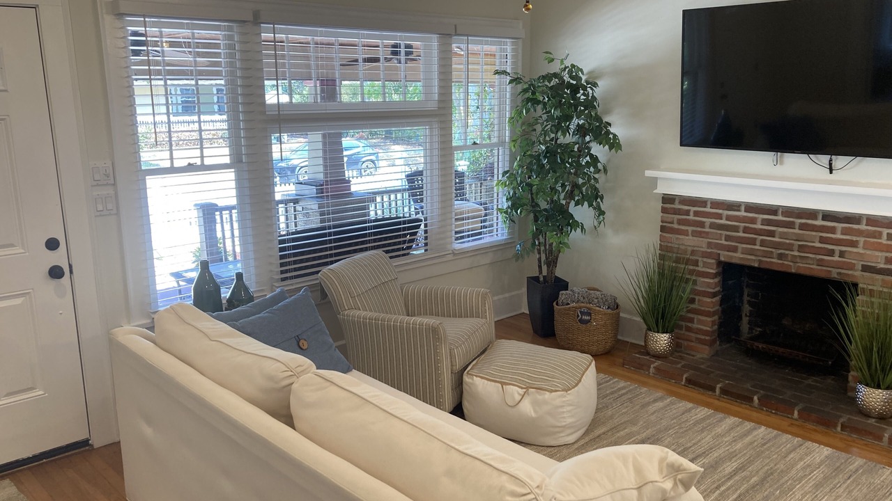 Photo of Livingroom in Historic Uptown