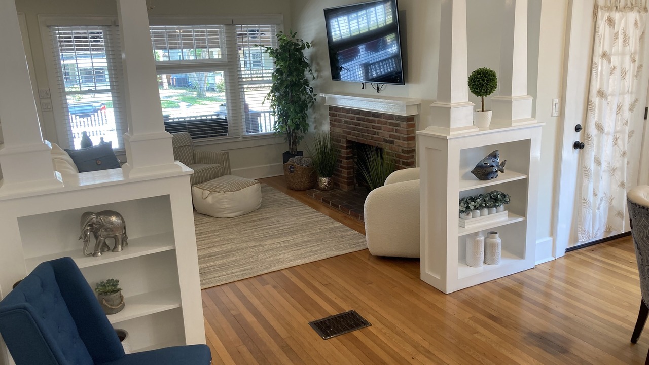 Photo of Livingroom in Historic Uptown