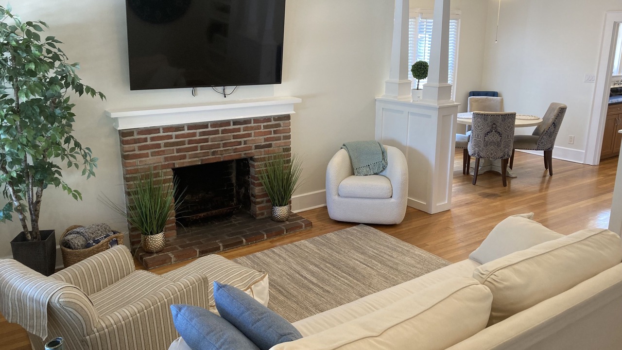 Photo of Livingroom in Historic Uptown