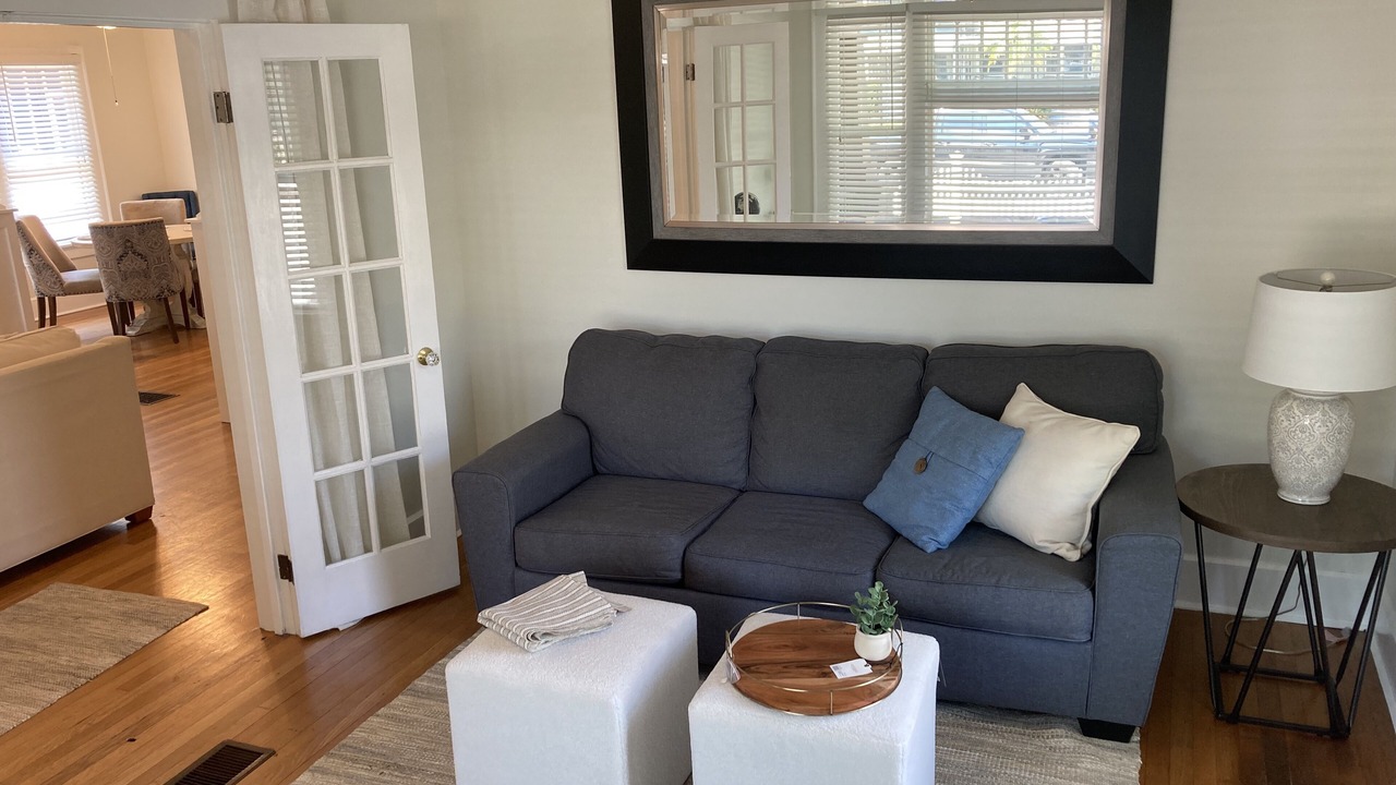 Photo of Livingroom in Historic Uptown