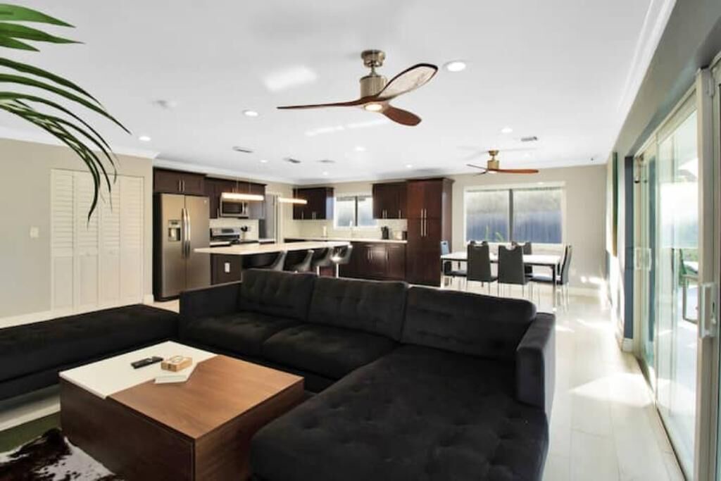 Photo of Livingroom in Ludlam