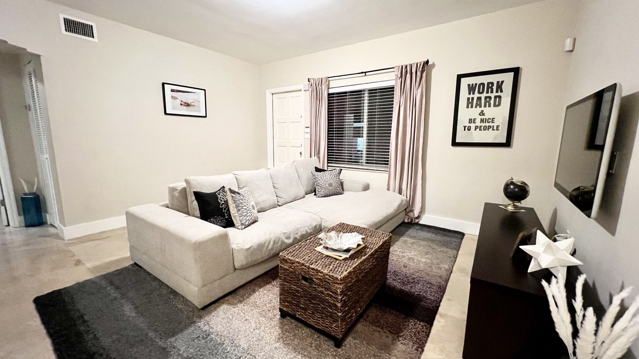 Photo of Livingroom in Northeast Miami