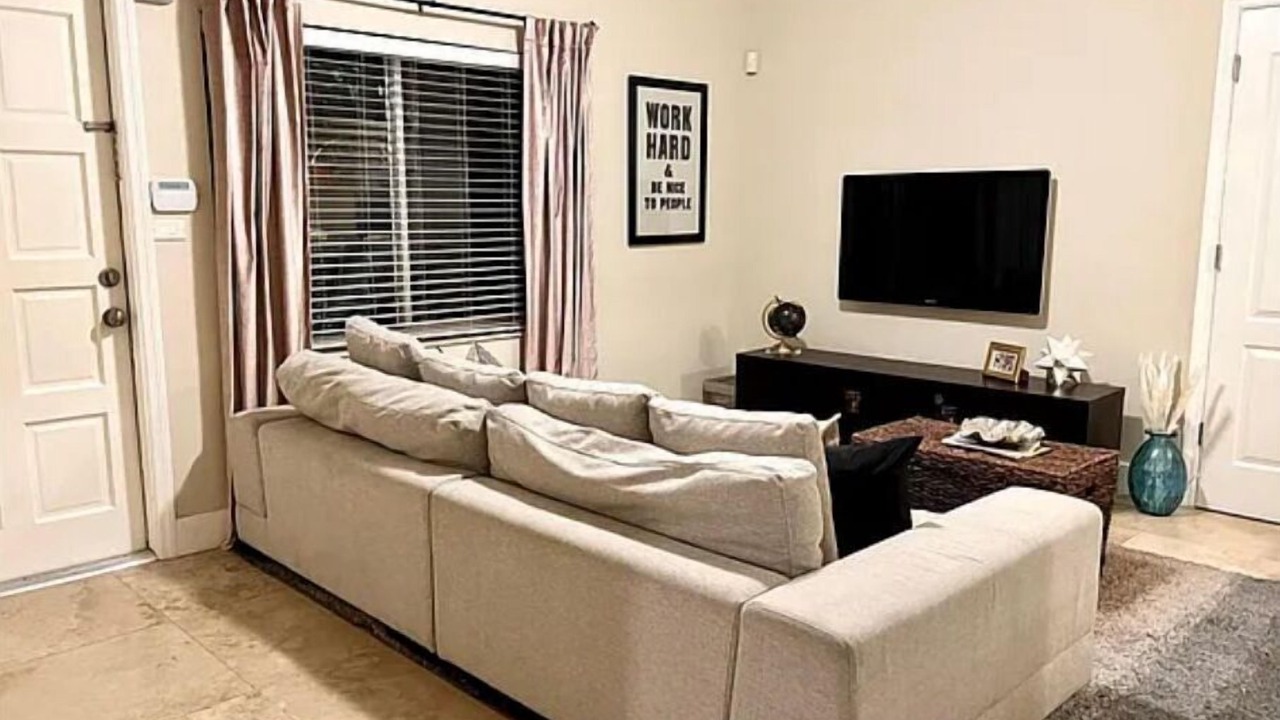 Photo of Livingroom in Northeast Miami