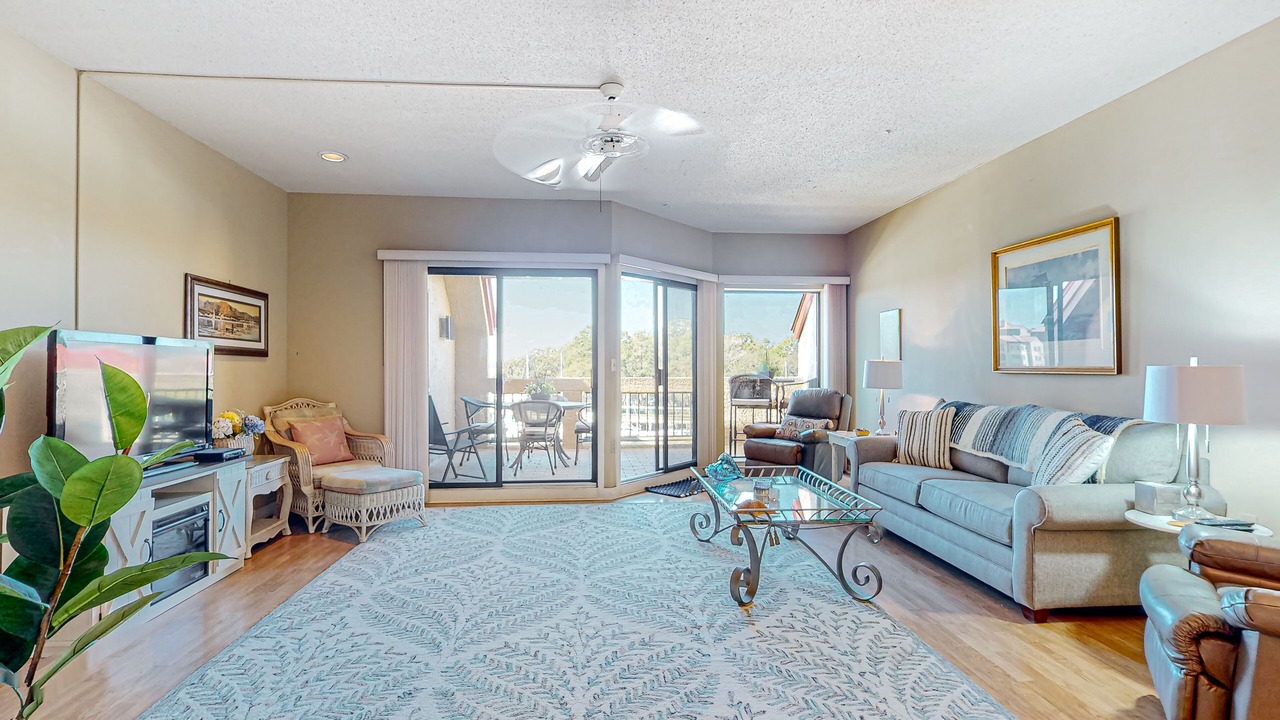 Photo of Livingroom in Shelter Cove