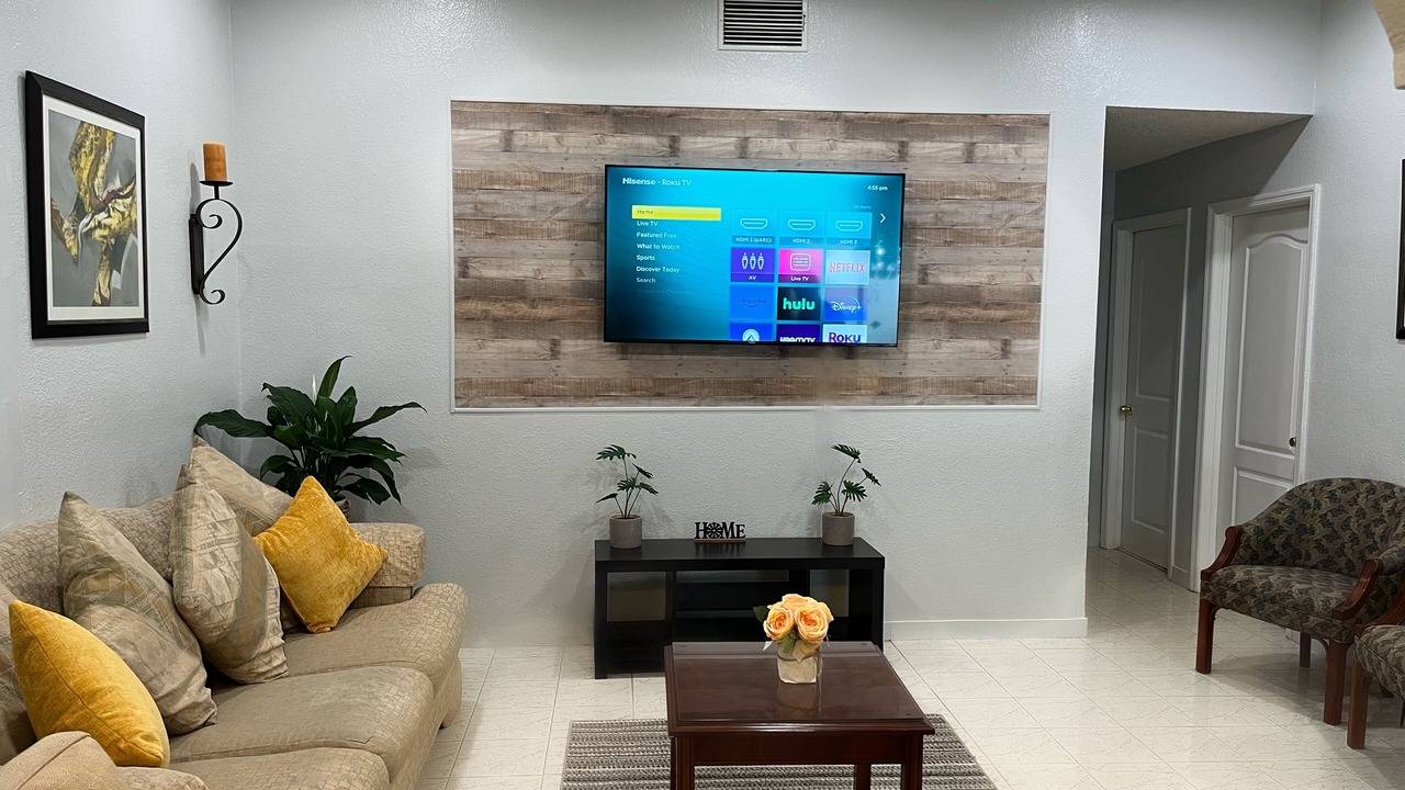 Photo of Livingroom in Ludlam