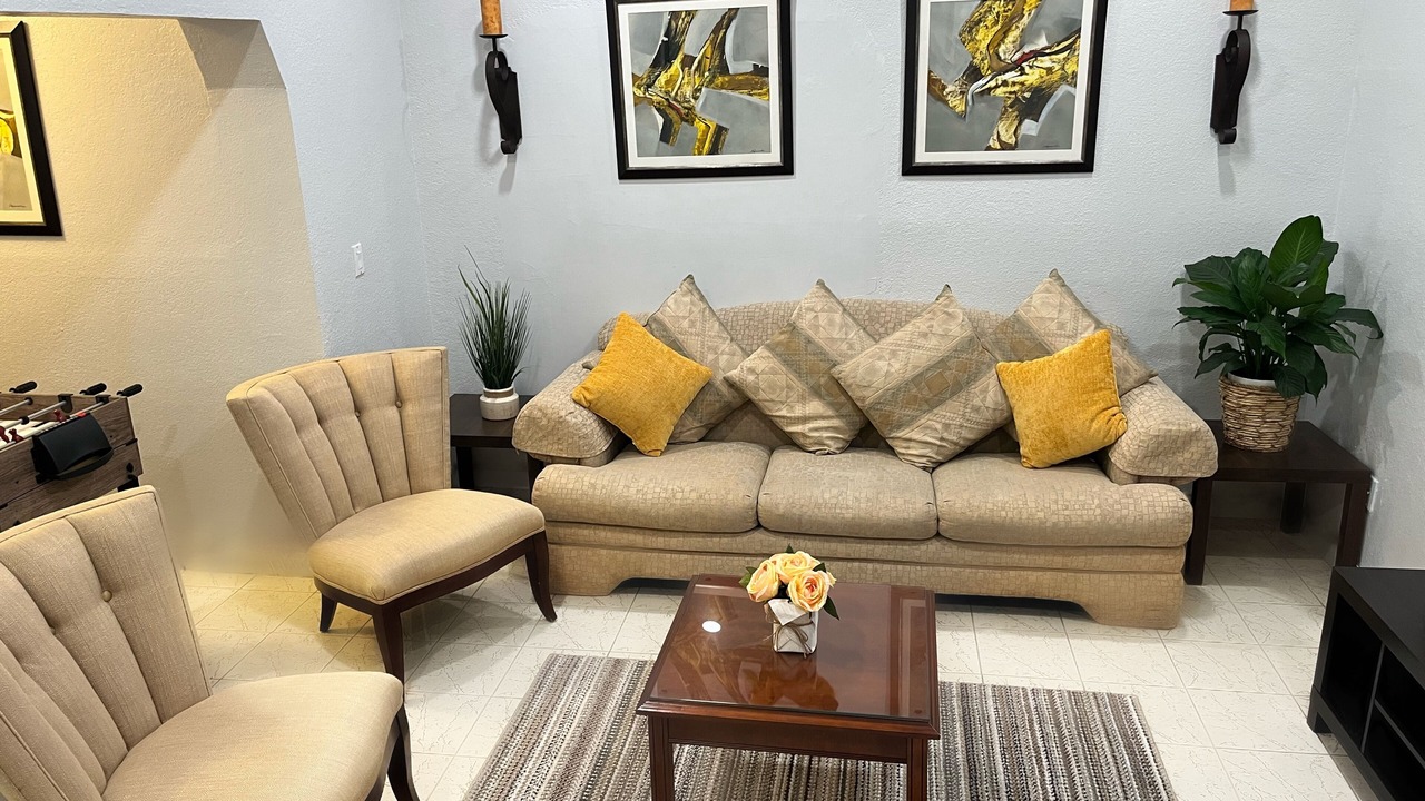 Photo of Livingroom in Ludlam
